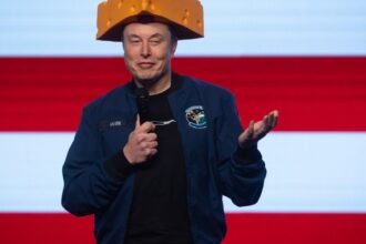 Path of Exile 2 players bully Elon Musk during eerie airplane stream