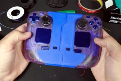 This DIY Steam Deck controller splits in two, inspired by the Nintendo Switch