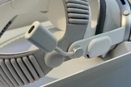 $300 Gen 2 Apple Vision Pro Developer Strap Delivers A 20 Gbps USB-C Port