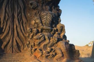 The Game Awards 2025 statue