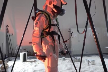 Watch how NASA is using VR to prep for upcoming moon missions