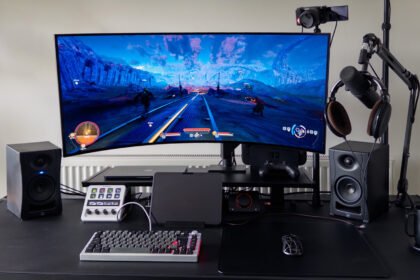 I finally bought a Secretlab Magnus Pro gaming desk, and I love it more than my RTX 5090