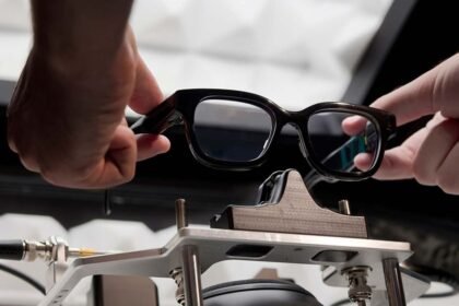 Google app leak gives us a glimpse of life with smart glasses and meaningful controls