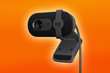 Grab this trusty 1080p Logitech webcam with built in mic and lens shutter for just $24, saving you 38%