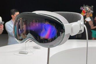 Apple Vision Pro & Smart Glasses Exec Reportedly Leaves for OpenAI Hardware Team