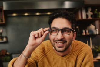 ‘MemoMind One’ Display Smart Glasses Blast Past $500K Crowdfunding Mark