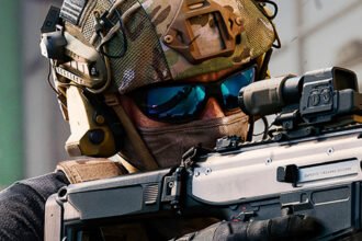 Call of Duty Modern Warfare 4 beta update August 22 patch notes - A soldier aiming down their optics.