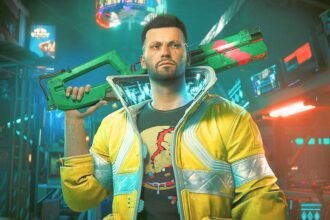 Cyberpunk 2077 mp mod: a man wearing a bright yellow bomber jacket, holding a futuristic rifle over his shoulder.