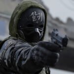 Modern Warfare 4 DMZ revives: An image of an operator in Haijin holding a handgun.